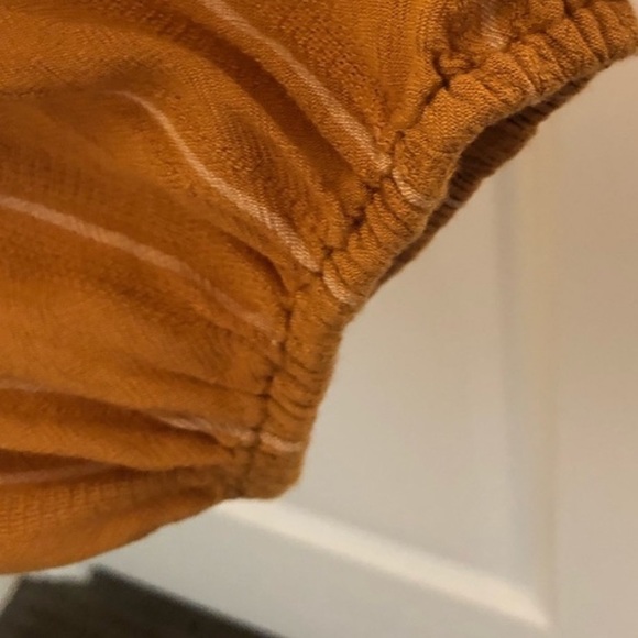 American Eagle front tie puff sleeve casual top. - Picture 4 of 6